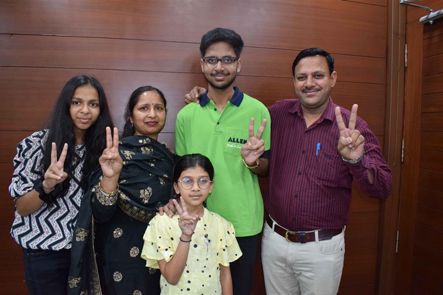 एलन चंडीगढ़ के छात्रों ने जेईई एडवांस 2024 में किया शानदार प्रदर्शन, नमिश बंसल ने एआईआर 22 हासिल किया