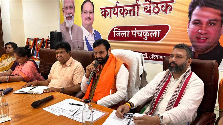पी एम देश को आगे बढ़ाने का काम कर रहे - मुख्यमंत्री