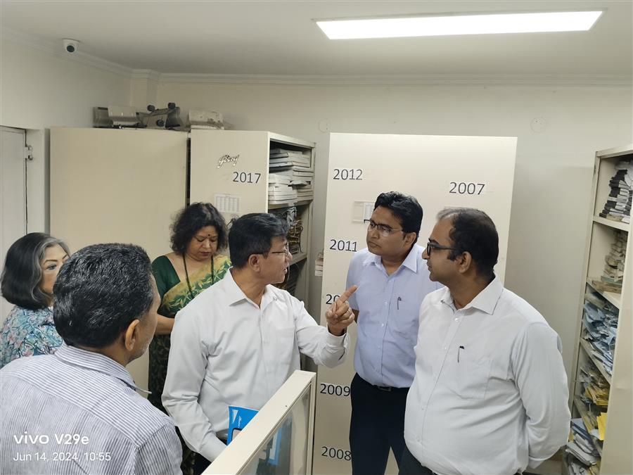 राईट टू सर्विस कमिशन (आरटीएस) आसाम के प्रतिनिधियों की टीम ने उपायुक्त कार्यालय का किया दौरा