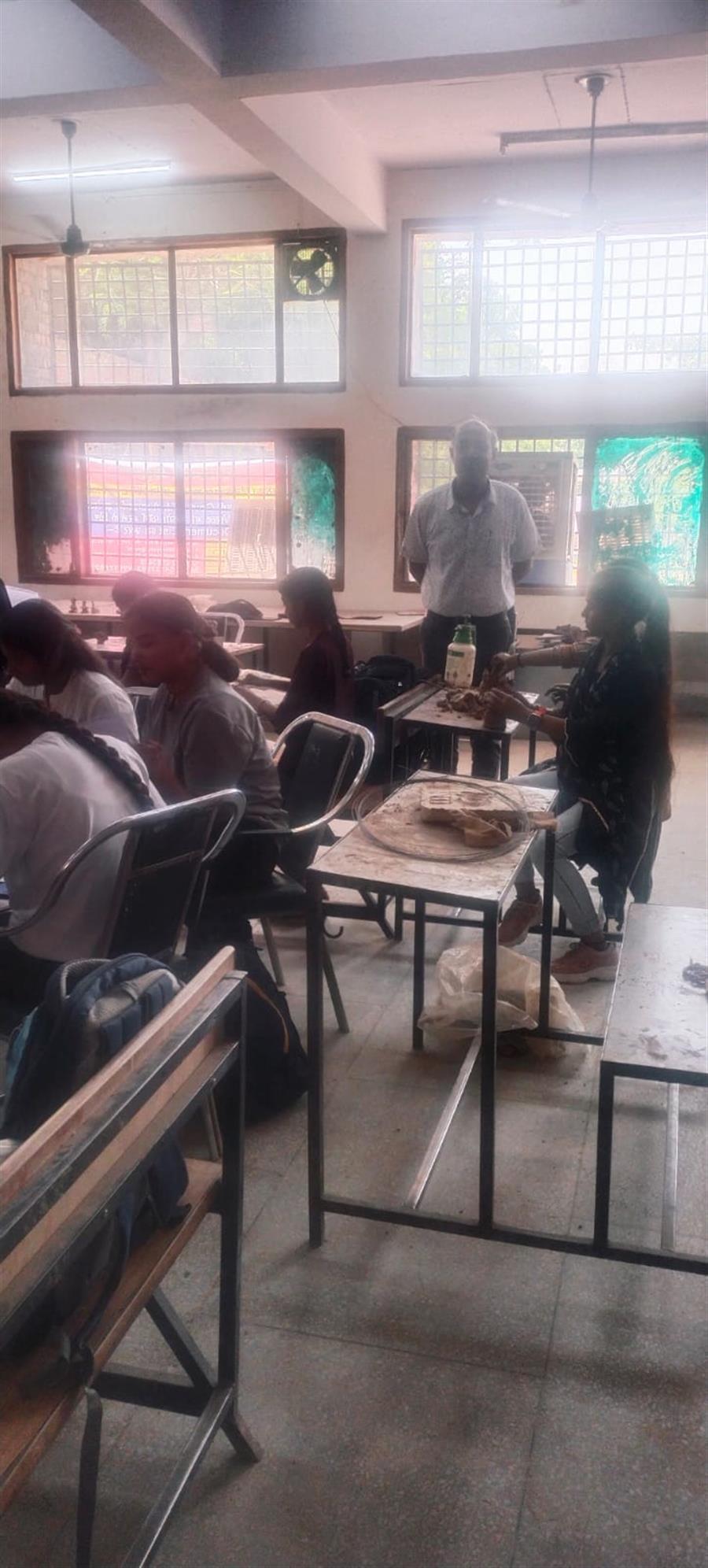 टाबर उत्सव में बच्चों की प्रतिभा को जिला शिक्षा अधिकारी ने सराहा