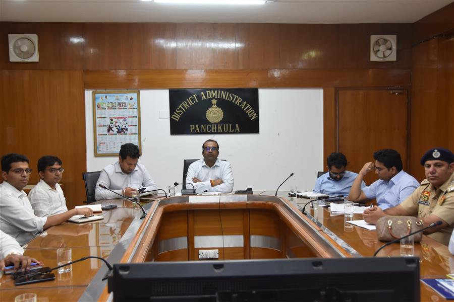 अंतरराष्ट्रीय योग दिवस की थीम - स्वयं एवं समाज के लिए योगा