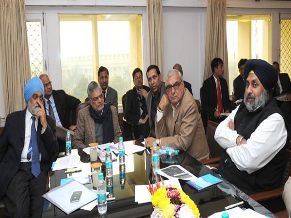 The Union Minister for Road Transport & Highways, Dr. C.P. Joshi in a meeting with the Deputy Chairman, Planning Commission, Shri Montek Singh Ahluwalia, the Chief Minister of Haryana, Shri Bhupinder Singh Hooda, the Deputy Chief Minister of Punjab, Shri Sukhbir Singh Badal and the Minister for PWD, Development, Revenue (Delhi), Shri Raj Kumar Chauhan, to discuss the new Express Way between Delhi to Ludhiana, in New Delhi on January 16, 2013. 