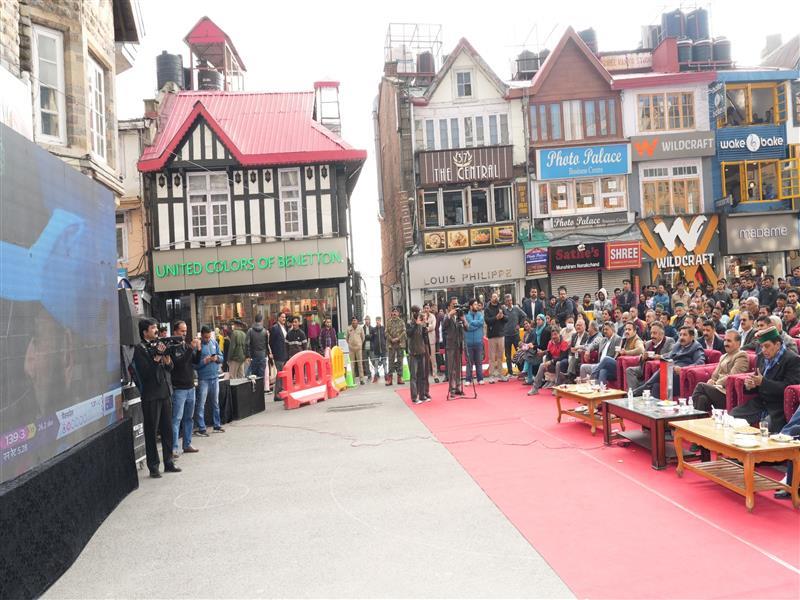CM Himachal join citizens to watch Cricket World Cup final at the Mall