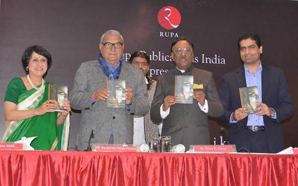 Haryana CM Hooda releasing the book ‘Women Extraordinaire’ written by Dr Suchita Malik, Renowned author and a former diplomat  Pawan K. Verma, publisher Kapish Mehra and the author of the book Suchita Malik are also present