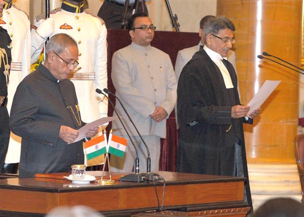राष्ट्रपति श्री प्रणब मुखर्जी ने राष्ट्रपति भवन में आयोजित शपथ ग्रहण समारोह में भारत के मुख्य न्यायाधीश के रूप में न्यायमूर्ति राजेन्द्र मल लोढ़ा को पद की शपथ दिलाई।