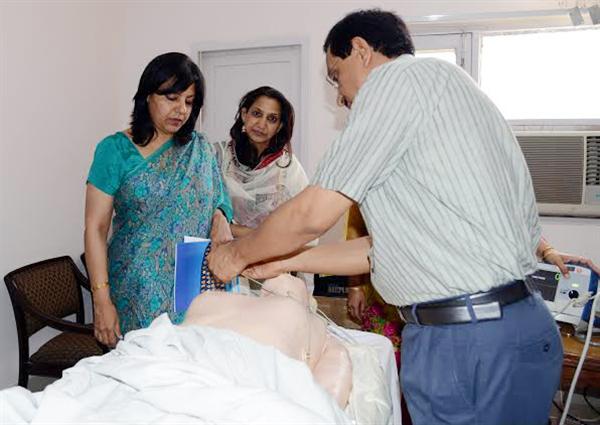 Haryana Addl CS, Health, Navraj Sandhu gathering information about Basic Life Support  and Advanced Cardiac Life Support  system after participating in the  Course certified by AHA at State Institute of Health and Family Welfare, Panchkula