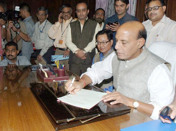 Raj Nath Singh taking charge as the Union Minister for Home Affairs, in New Delhi