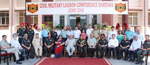 Haryana CM Bhupinder Singh Hooda poses with Western Command GOC-in-C Lieutenant-General Philip Campose at the Civil-Military Liaison Conference-2014 at the Western Command Headquarters in Chandi Mandir at Panchkula 